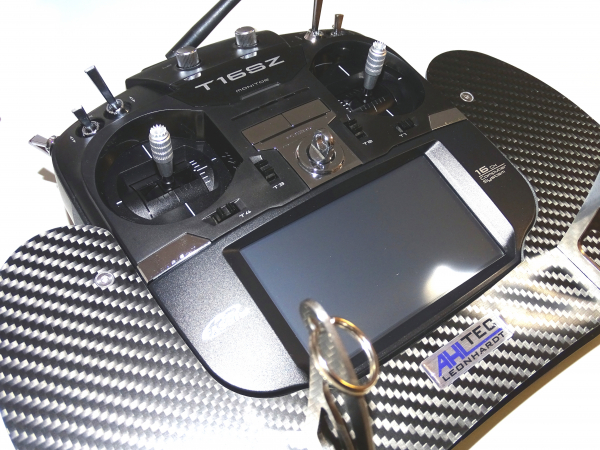 Senderpult Futaba T16SZ in Carbon